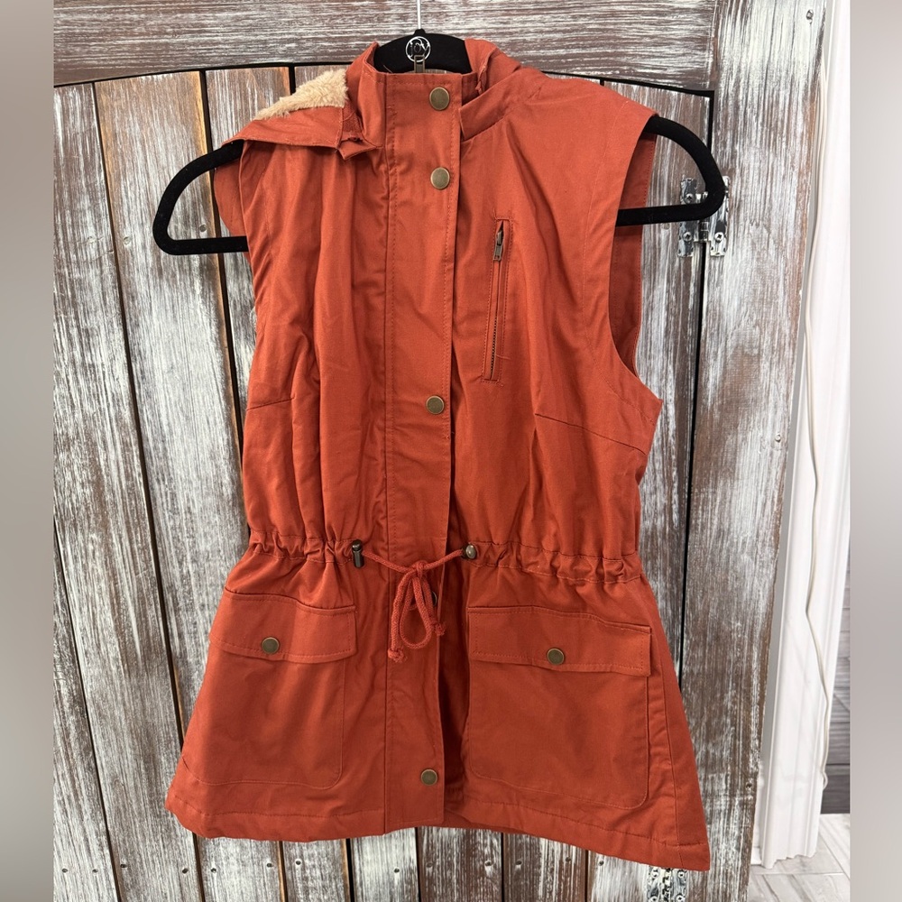 Love Tree Rust/Orange Fleece-Lined Vest Jacket Size Small - NWT
